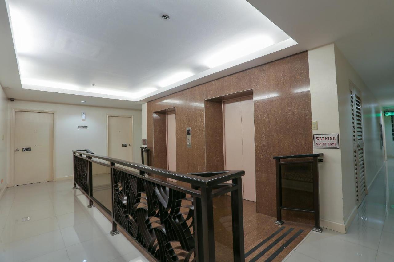 Hotel Paragon Tower 2*